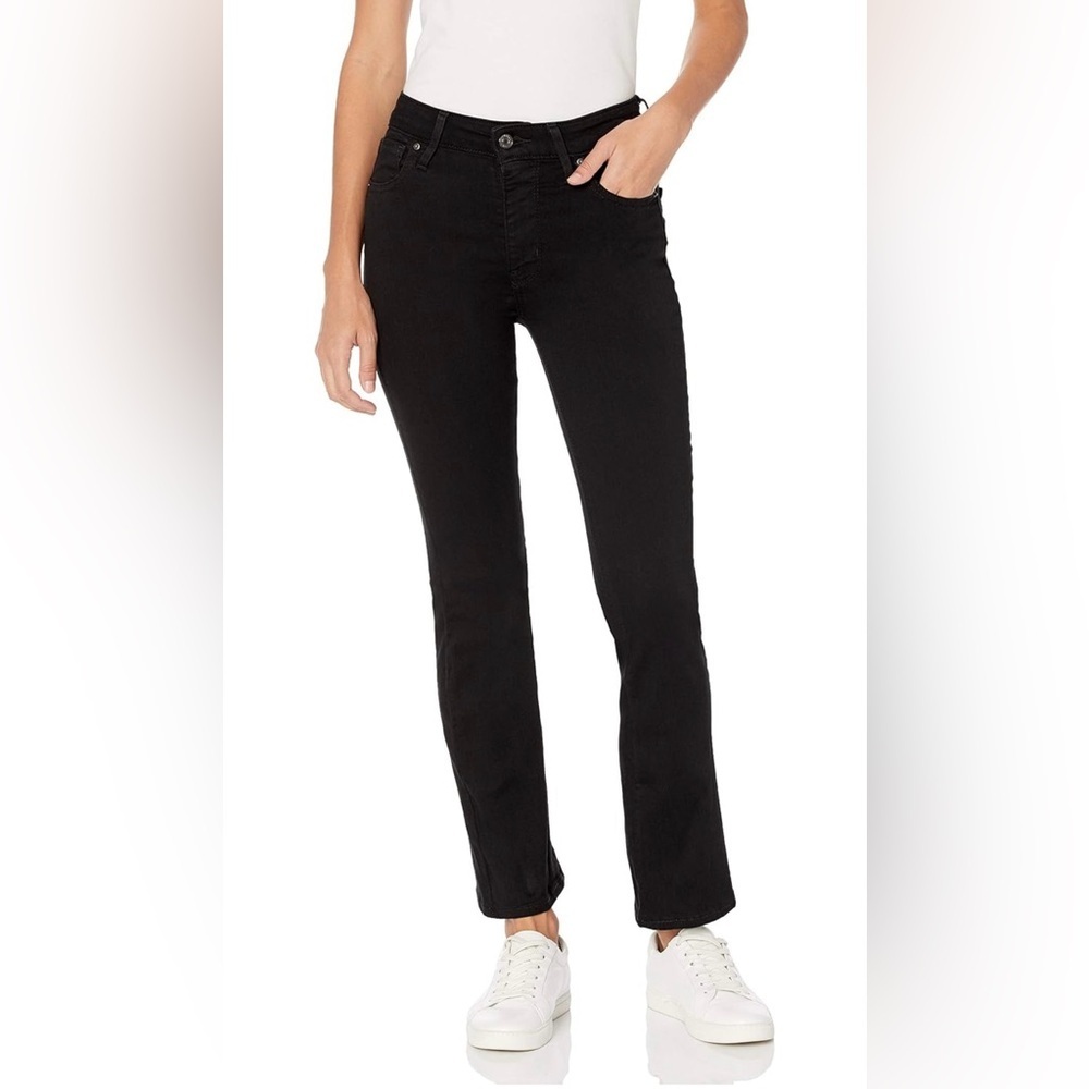 Levi's Women's 725 High Rise Bootcut Jeans
28x32 Long